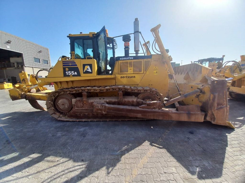 Komatsu D155A-6R (4 pieces available in Abu Dhabi) - Buldožer: slika 2 Komatsu D155A-6R (4 pieces available in Abu Dhabi) - Buldožer: slika 2