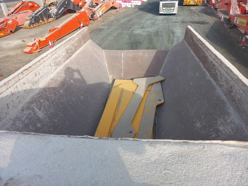 Komatsu HM400-3R (4 pcs available in Abu Dhabi) - Zglobni demper: slika 5 Komatsu HM400-3R (4 pcs available in Abu Dhabi) - Zglobni demper: slika 5