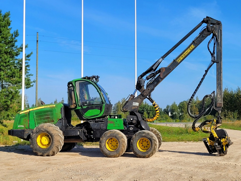 JOHN DEERE 1070 E - Gozdarski kombajn: slika 4 JOHN DEERE 1070 E - Gozdarski kombajn: slika 4