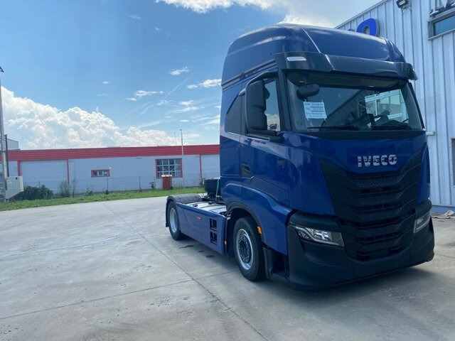 IVECO S-WAY-AS440S53T/FP LT Sattelzugmaschine+LIVING... - Vlačilec: slika 4 IVECO S-WAY-AS440S53T/FP LT Sattelzugmaschine+LIVING... - Vlačilec: slika 4