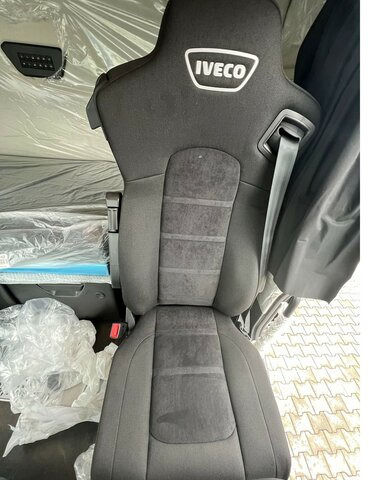IVECO S-Way AS440S49T/P-AF4T COMFORT AERO PREMIUM LED... - Vlačilec: slika 4 IVECO S-Way AS440S49T/P-AF4T COMFORT AERO PREMIUM LED... - Vlačilec: slika 4