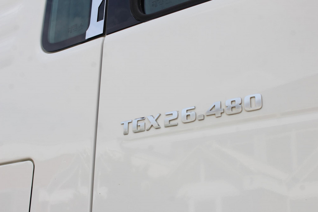 MAN TGX 26.480 Plane Stapleraufnahme Lenkachse Zug! - Tovornjak s ponjavo: slika 5 MAN TGX 26.480 Plane Stapleraufnahme Lenkachse Zug! - Tovornjak s ponjavo: slika 5