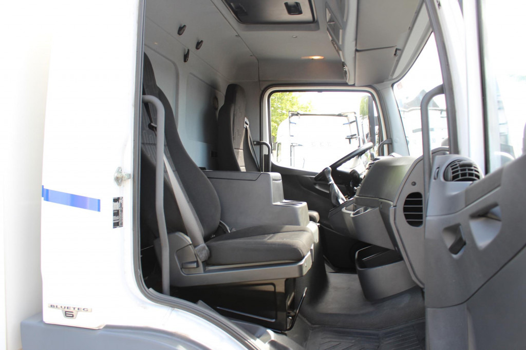 Mercedes-Benz Atego 1221 E6  Koffer   Klima  LDW  Schalter  LBW - Tovornjak zabojnik: slika 4 Mercedes-Benz Atego 1221 E6  Koffer   Klima  LDW  Schalter  LBW - Tovornjak zabojnik: slika 4