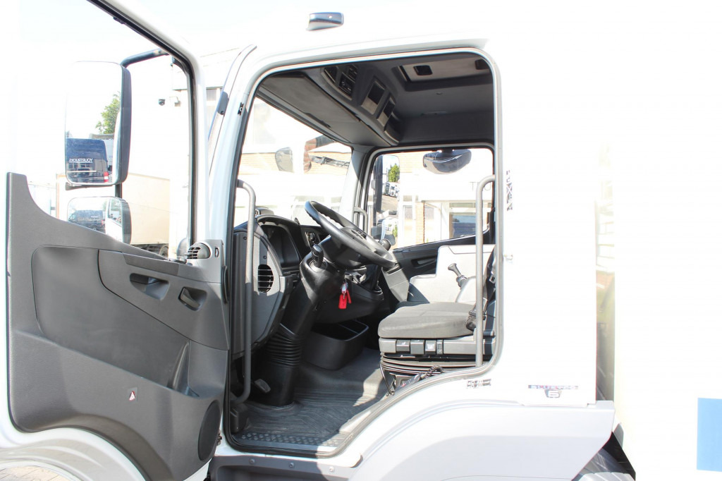 Mercedes-Benz Atego 818 E6 Koffer 6m Klima LDW Schalter LBW - Dostavno vozilo z zabojnikom: slika 4 Mercedes-Benz Atego 818 E6 Koffer 6m Klima LDW Schalter LBW - Dostavno vozilo z zabojnikom: slika 4