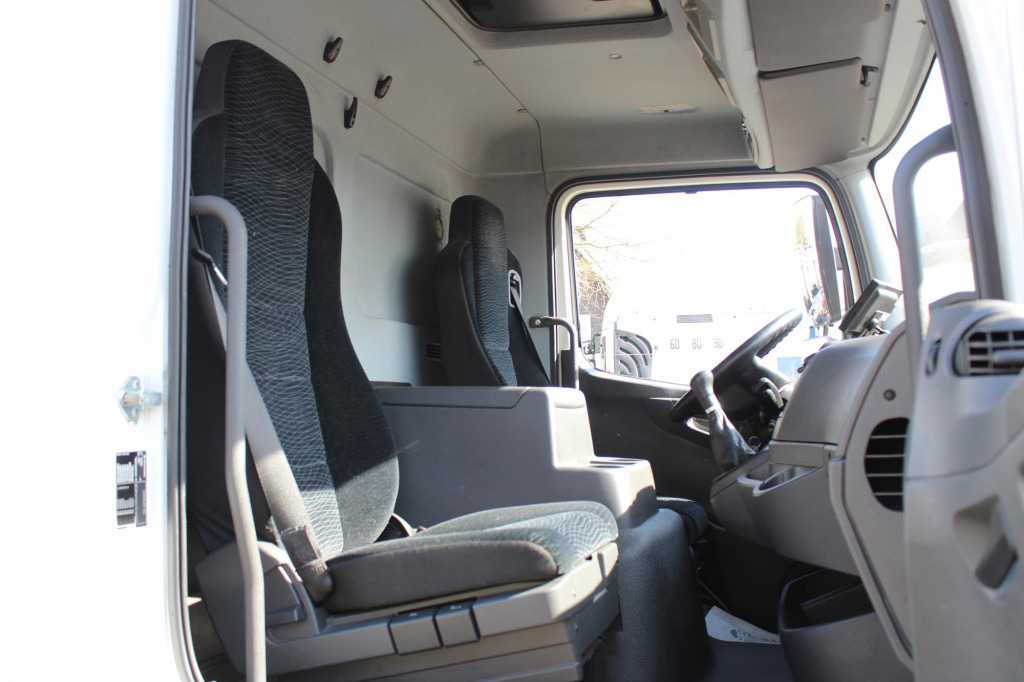 Interior photo 1: Tovornjak Mercedes-Benz Atego 1321 E6  Koffer Klima Kamera Schalter LBW