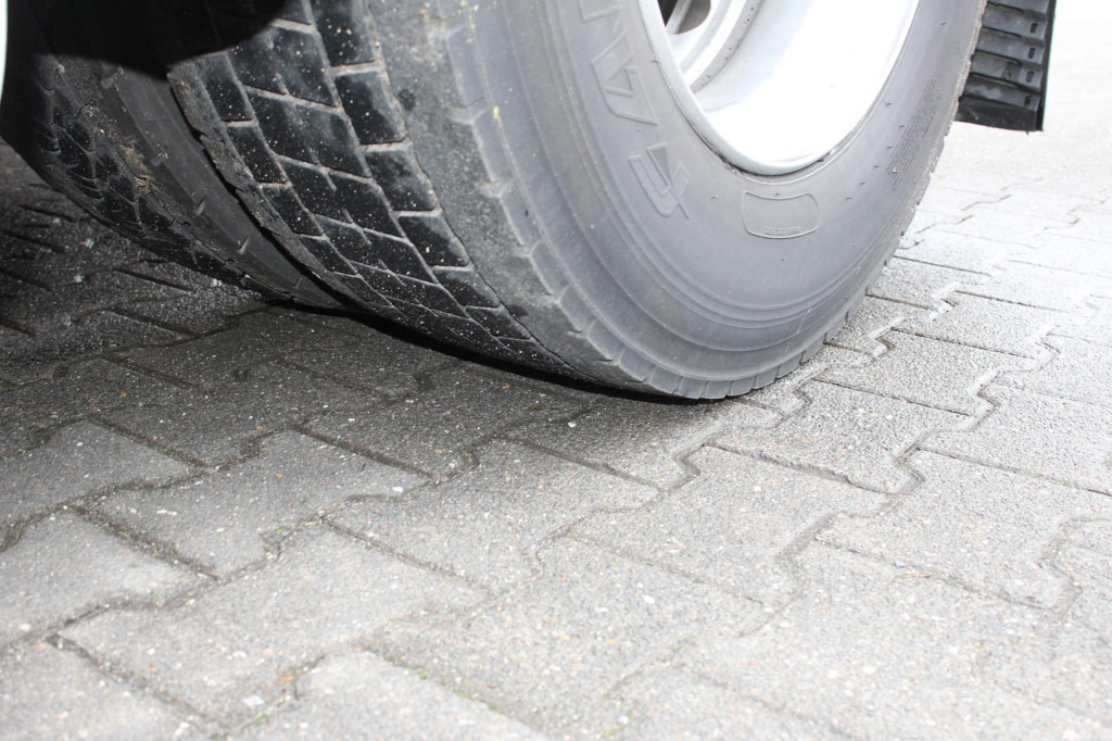 MAN TGX 18.460 E6 XXL Retarder Kühlbox Navi 2Tanks - Vlačilec: slika 3 MAN TGX 18.460 E6 XXL Retarder Kühlbox Navi 2Tanks - Vlačilec: slika 3