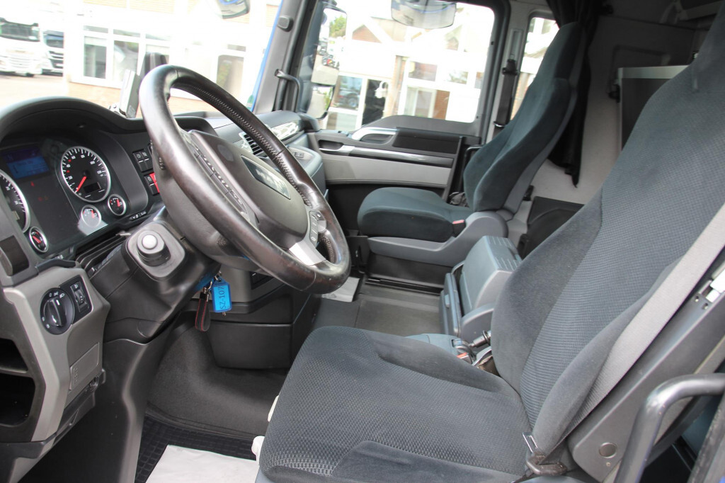 MAN TGX 18.520 E6 XXL D38 Retarder 2 Tank - Vlačilec: slika 3 MAN TGX 18.520 E6 XXL D38 Retarder 2 Tank - Vlačilec: slika 3