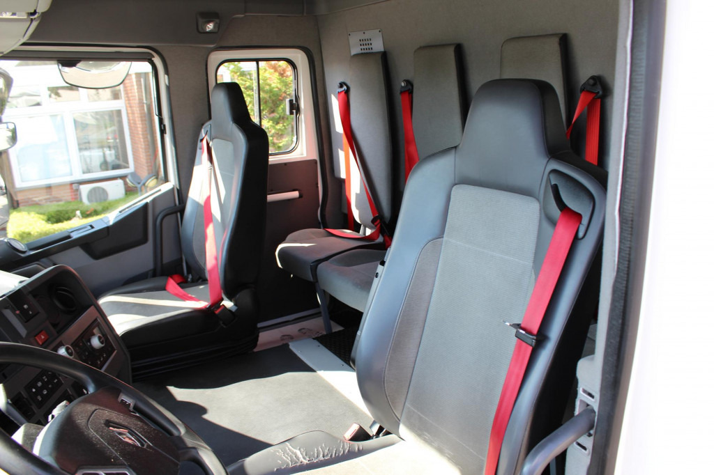 Renault T 430 E6 6 Sitze Ex- Fahrschule nur 64Tkm ! - Vlačilec: slika 5 Renault T 430 E6 6 Sitze Ex- Fahrschule nur 64Tkm ! - Vlačilec: slika 5
