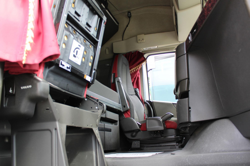 Volvo FH 500 E6 Globe I-Shift I-Park Cool 2 Tank - Vlačilec: slika 3 Volvo FH 500 E6 Globe I-Shift I-Park Cool 2 Tank - Vlačilec: slika 3