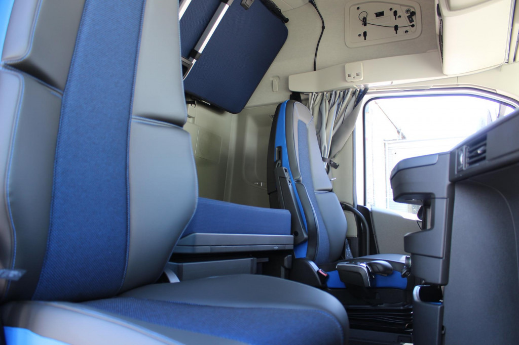 Nov Vlačilec Volvo FH 500 Globe XL  I-Park Cool  Navi  Miete-Rent!: slika 14