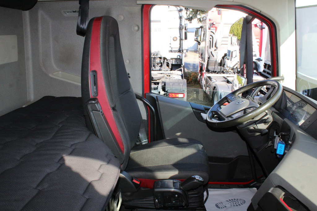 Volvo FH 500 Globe XL I-Park Cool Xenon VIN: MB - Vlačilec: slika 4 Volvo FH 500 Globe XL I-Park Cool Xenon VIN: MB - Vlačilec: slika 4