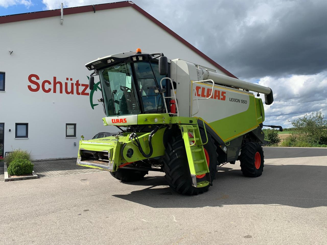 CLAAS Lexion 550 mit Schneidwerk V660, 3D und Klimaautomatik, gepflegter Zustand, Baujahr 2009 - Kombajn harvester: slika 1 CLAAS Lexion 550 mit Schneidwerk V660, 3D und Klimaautomatik, gepflegter Zustand, Baujahr 2009 - Kombajn harvester: slika 1