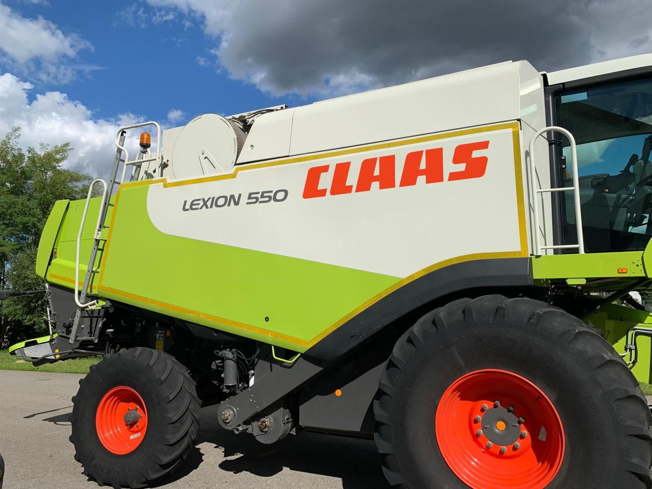 CLAAS Lexion 550 mit Schneidwerk V660, 3D und Klimaautomatik, gepflegter Zustand, Baujahr 2009 - Kombajn harvester: slika 4 CLAAS Lexion 550 mit Schneidwerk V660, 3D und Klimaautomatik, gepflegter Zustand, Baujahr 2009 - Kombajn harvester: slika 4
