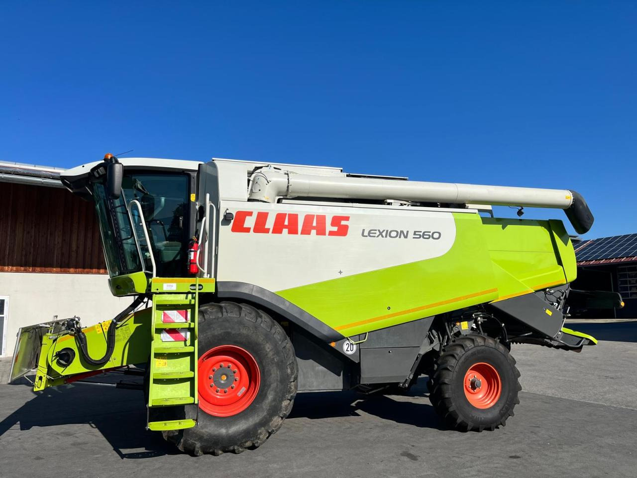 CLAAS Lexion 550 mit Schneidwerk V750, mit 3D, Baujahr 2009, guter gepflegter Zustand - Kombajn harvester: slika 1 CLAAS Lexion 550 mit Schneidwerk V750, mit 3D, Baujahr 2009, guter gepflegter Zustand - Kombajn harvester: slika 1