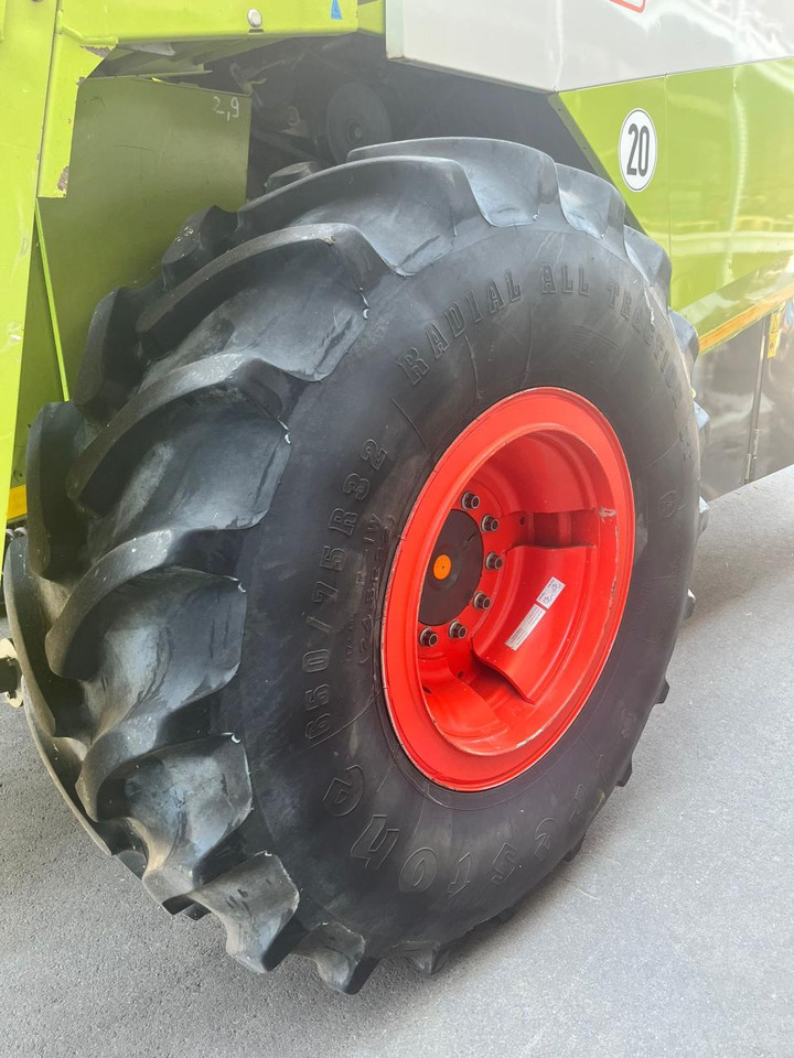 CLAAS Lexion verstärkte 10-Loch Felgen mit Reifen 650/75 R32 - Kombajn harvester: slika 3 CLAAS Lexion verstärkte 10-Loch Felgen mit Reifen 650/75 R32 - Kombajn harvester: slika 3