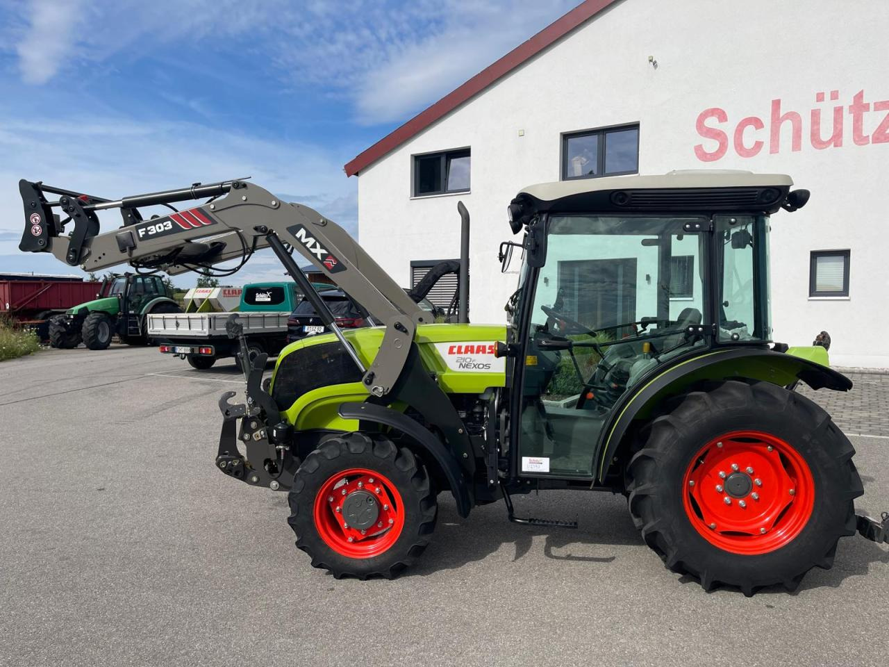 CLAAS Nexos 210 mit Frontlader und FZW, 236Bh, NEUWERTIG! - Traktor: slika 2 CLAAS Nexos 210 mit Frontlader und FZW, 236Bh, NEUWERTIG! - Traktor: slika 2
