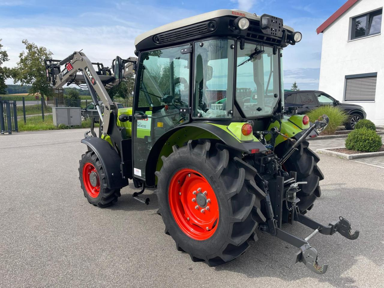 CLAAS Nexos 210 mit Frontlader und FZW, 236Bh, NEUWERTIG! - Traktor: slika 3 CLAAS Nexos 210 mit Frontlader und FZW, 236Bh, NEUWERTIG! - Traktor: slika 3