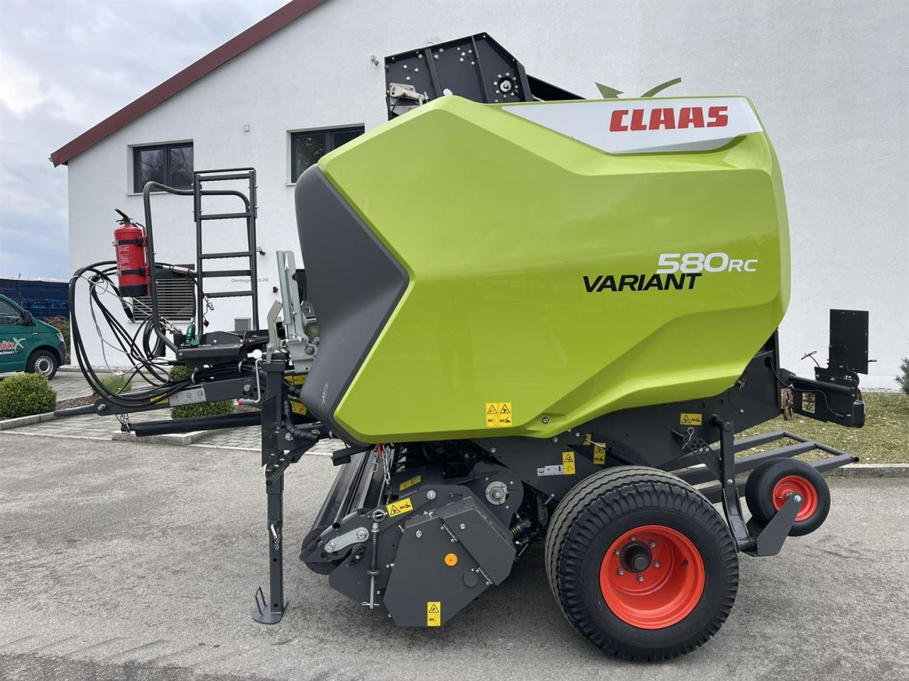 CLAAS neuwertige Rundballenpresse Variant 580 RC Pro, ca. 1003 Ballen, Bj. 2023 - Balirka za okrogle bale: slika 2 CLAAS neuwertige Rundballenpresse Variant 580 RC Pro, ca. 1003 Ballen, Bj. 2023 - Balirka za okrogle bale: slika 2