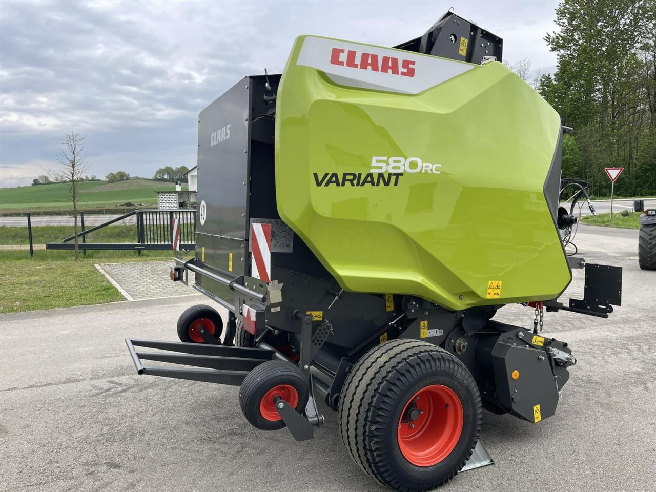 CLAAS neuwertige Rundballenpresse Variant 580 RC Pro, ca. 1003 Ballen, Bj. 2023 - Balirka za okrogle bale: slika 5 CLAAS neuwertige Rundballenpresse Variant 580 RC Pro, ca. 1003 Ballen, Bj. 2023 - Balirka za okrogle bale: slika 5