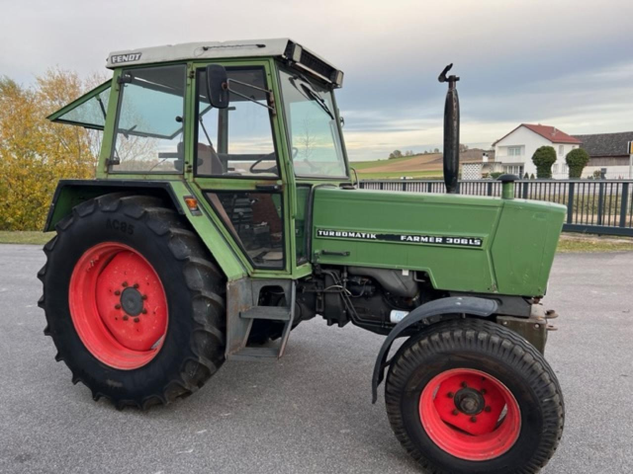 Fendt Farmer 306 LS, Bereifung neuwertig - Traktor: slika 5 Fendt Farmer 306 LS, Bereifung neuwertig - Traktor: slika 5