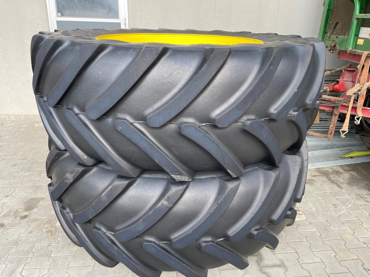 John Deere Kompletträder von 6R250, 650/65 R42 mit Bridgestone Decken aus 2019, ca. 50 % - Traktor: slika 1 John Deere Kompletträder von 6R250, 650/65 R42 mit Bridgestone Decken aus 2019, ca. 50 % - Traktor: slika 1