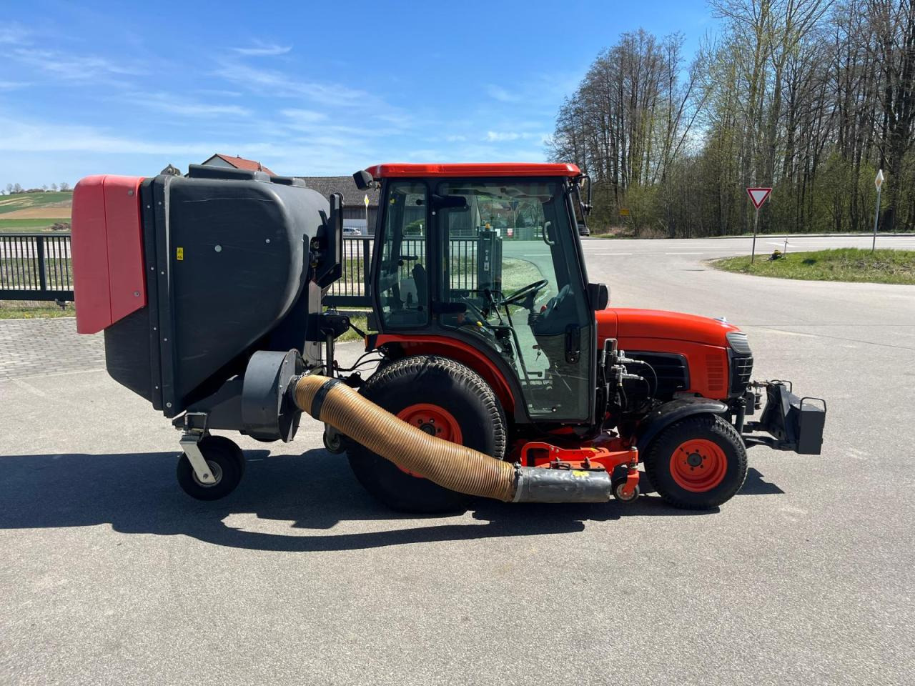 Kubota B3030 Grüngutbehälter Hochentlader - Vrtna kosilnica: slika 4 Kubota B3030 Grüngutbehälter Hochentlader - Vrtna kosilnica: slika 4