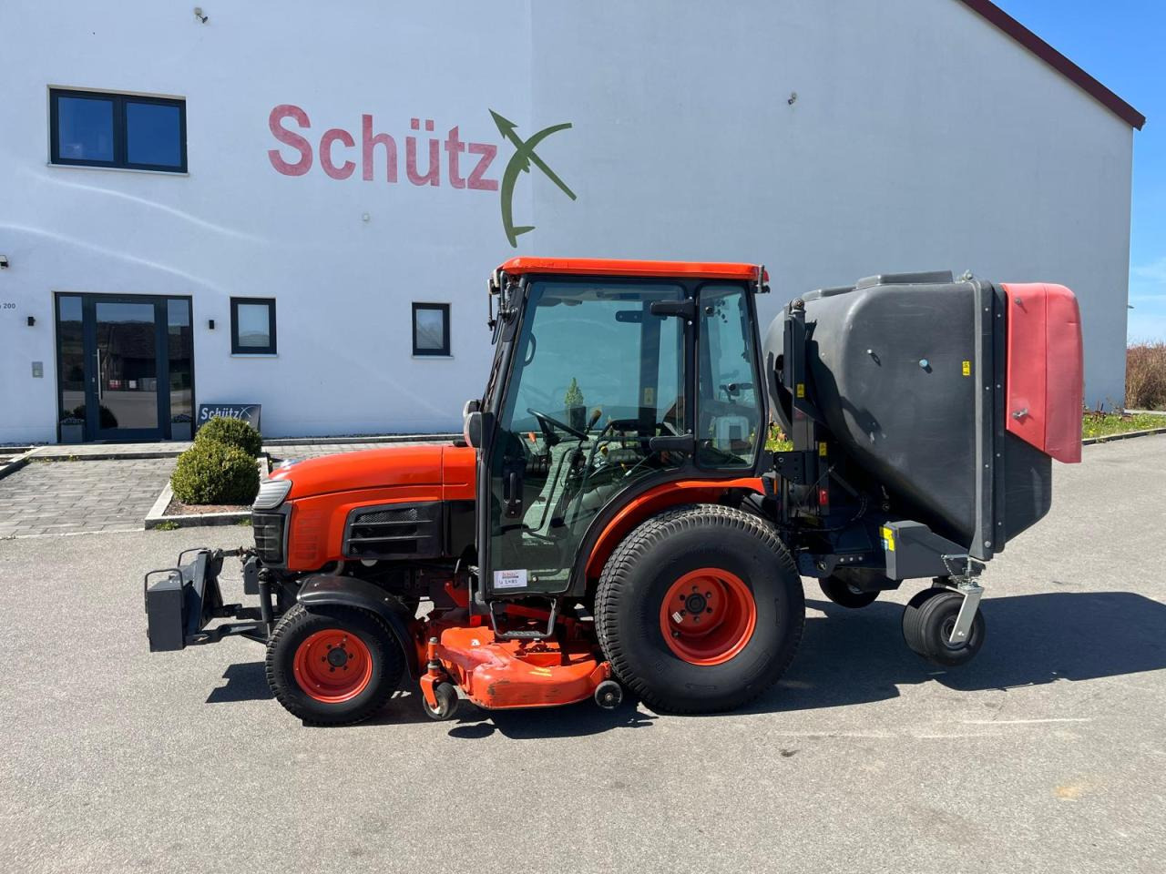 Kubota B3030 Grüngutbehälter Hochentlader - Vrtna kosilnica: slika 1 Kubota B3030 Grüngutbehälter Hochentlader - Vrtna kosilnica: slika 1