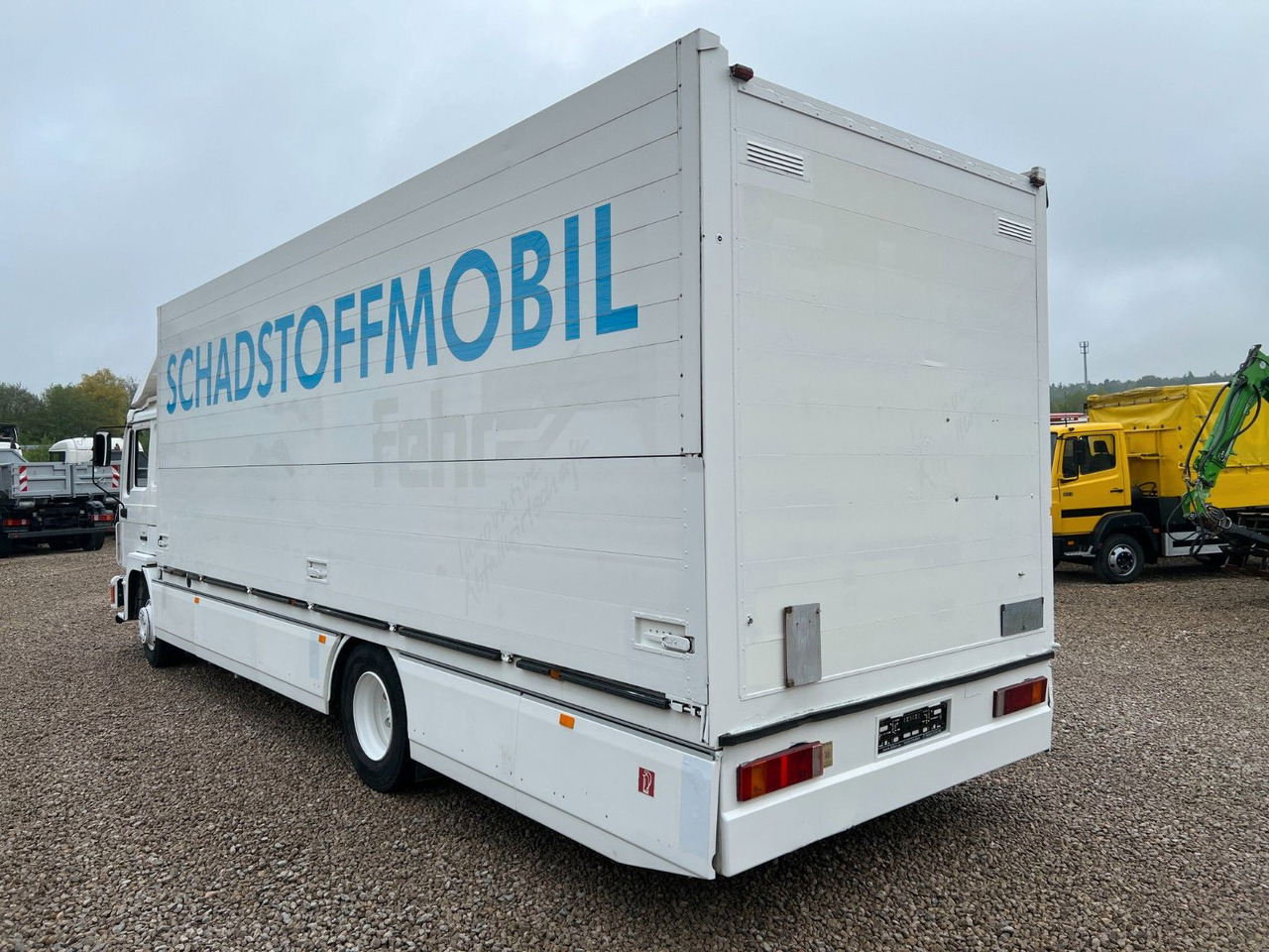 MAN 14.272 Schwenkwand / Schadstoffmobil MAN 14.272 Schwenkwand / Schadstoffmobil - Tovornjak za prevoz pijač: slika 3 MAN 14.272 Schwenkwand / Schadstoffmobil MAN 14.272 Schwenkwand / Schadstoffmobil - Tovornjak za prevoz pijač: slika 3