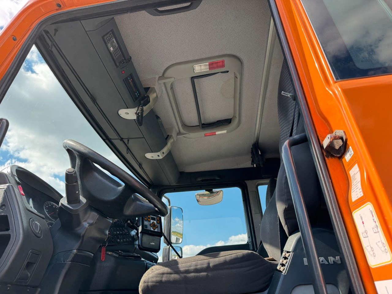 MAN TGA 18.350 4x4 Meiler Abroller RK 14.45 Winterd. - Kotalni prekucni tovornjak: slika 5 MAN TGA 18.350 4x4 Meiler Abroller RK 14.45 Winterd. - Kotalni prekucni tovornjak: slika 5