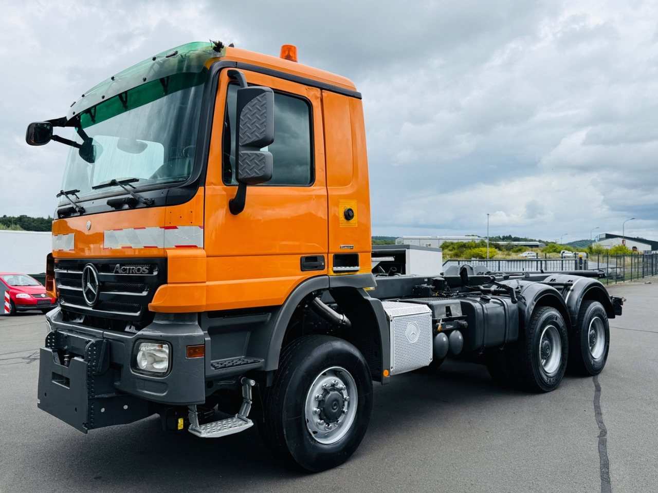 Mercedes-Benz Actros 3341 6x6 Hydraulikpumpe + Tank - Tovornjak-šasija: slika 1 Mercedes-Benz Actros 3341 6x6 Hydraulikpumpe + Tank - Tovornjak-šasija: slika 1