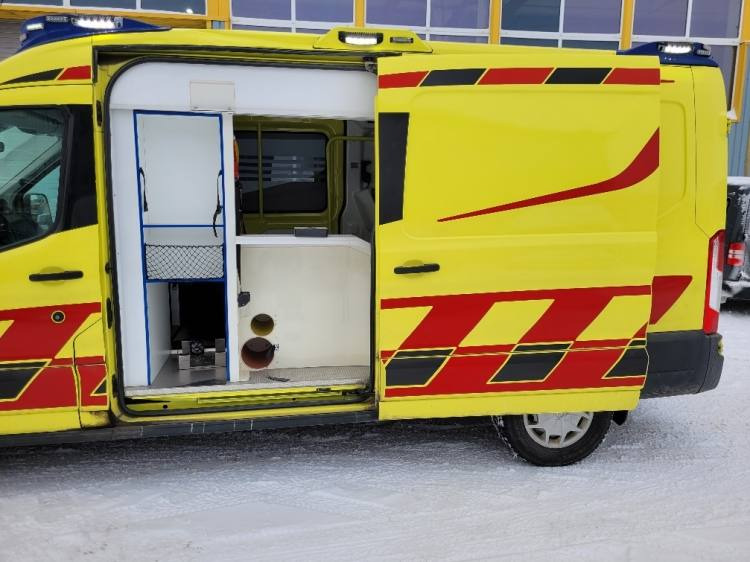 FORD TRANSIT 2,0TDI AMBULANCE KLIMA 4.2018 EURO 6, 3 UNITS - Reševalno vozilo: slika 4 FORD TRANSIT 2,0TDI AMBULANCE KLIMA 4.2018 EURO 6, 3 UNITS - Reševalno vozilo: slika 4