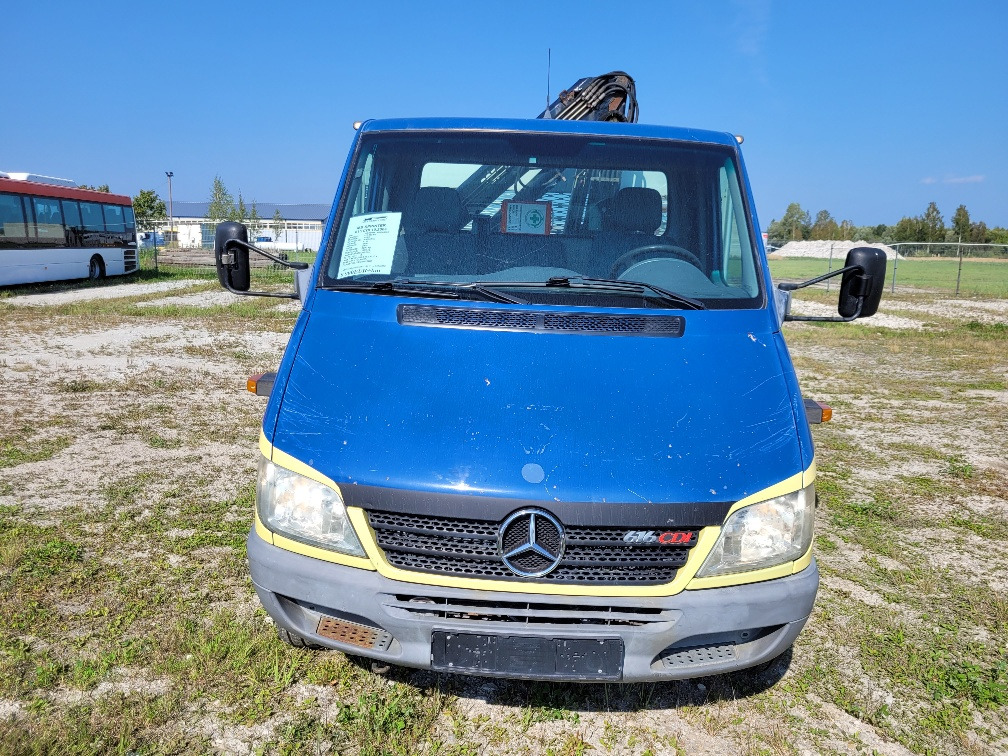 MERCEDES – BENZ SPRINTER 616CDI HIAB 027-2 Crane 10.2004 - Dostavno vozilo s kesonom: slika 3 MERCEDES – BENZ SPRINTER 616CDI HIAB 027-2 Crane 10.2004 - Dostavno vozilo s kesonom: slika 3