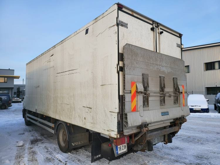VOLVO FL 250 FOR SPAREPARTS - Tovornjak hladilnik: slika 4 VOLVO FL 250 FOR SPAREPARTS - Tovornjak hladilnik: slika 4