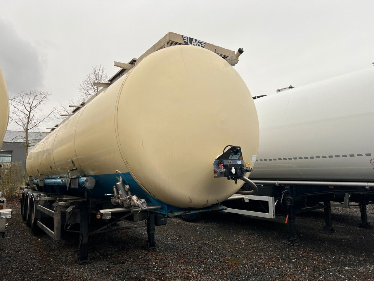 Lag 32000 l Lebensmitteltank mit 3 Kammern, ADR - Polprikolica cisterna: slika 1 Lag 32000 l Lebensmitteltank mit 3 Kammern, ADR - Polprikolica cisterna: slika 1