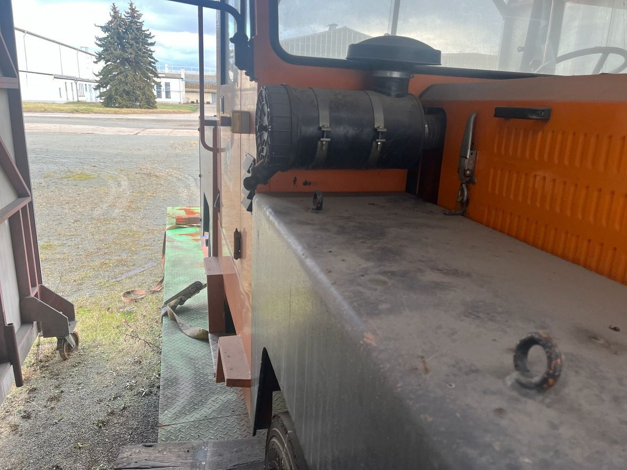 ATA 8500 4X4 - Vozilo za vleko letal: slika 3 ATA 8500 4X4 - Vozilo za vleko letal: slika 3