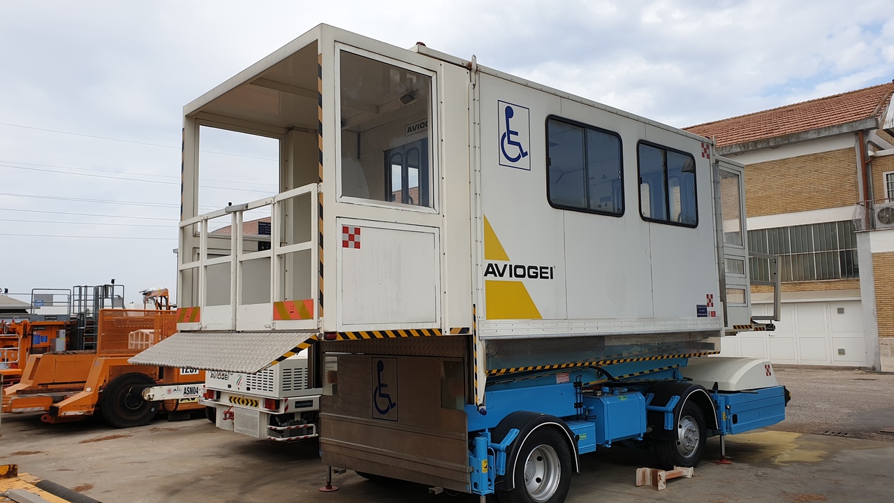 AVIOGEI Ambulift E747 (Half Cab) - Ambulift: slika 2 AVIOGEI Ambulift E747 (Half Cab) - Ambulift: slika 2