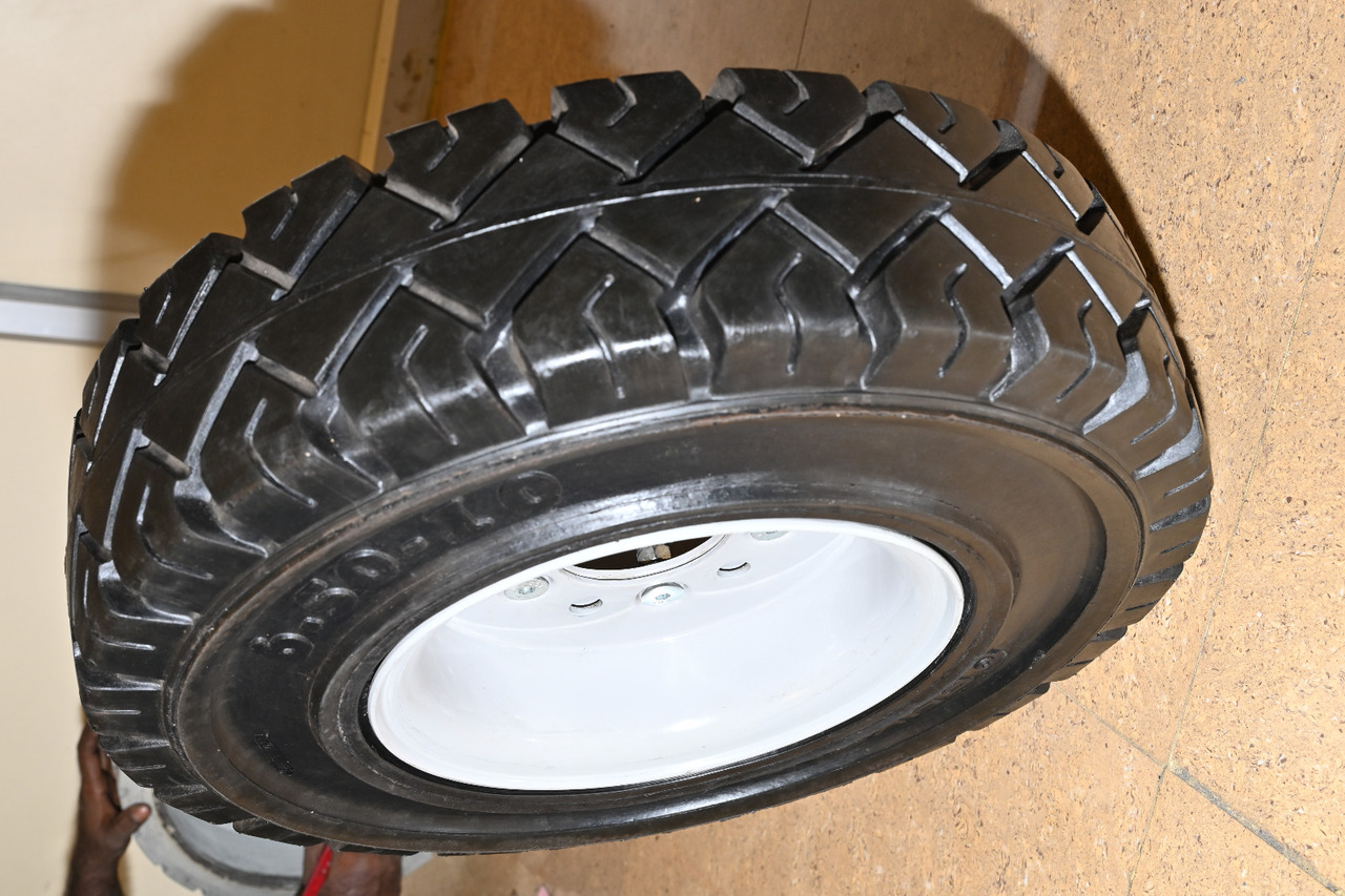 EuroSolid 6.00-9 - Gume in platišča za Traktor za prevoz prtljage: slika 3 EuroSolid 6.00-9 - Gume in platišča za Traktor za prevoz prtljage: slika 3