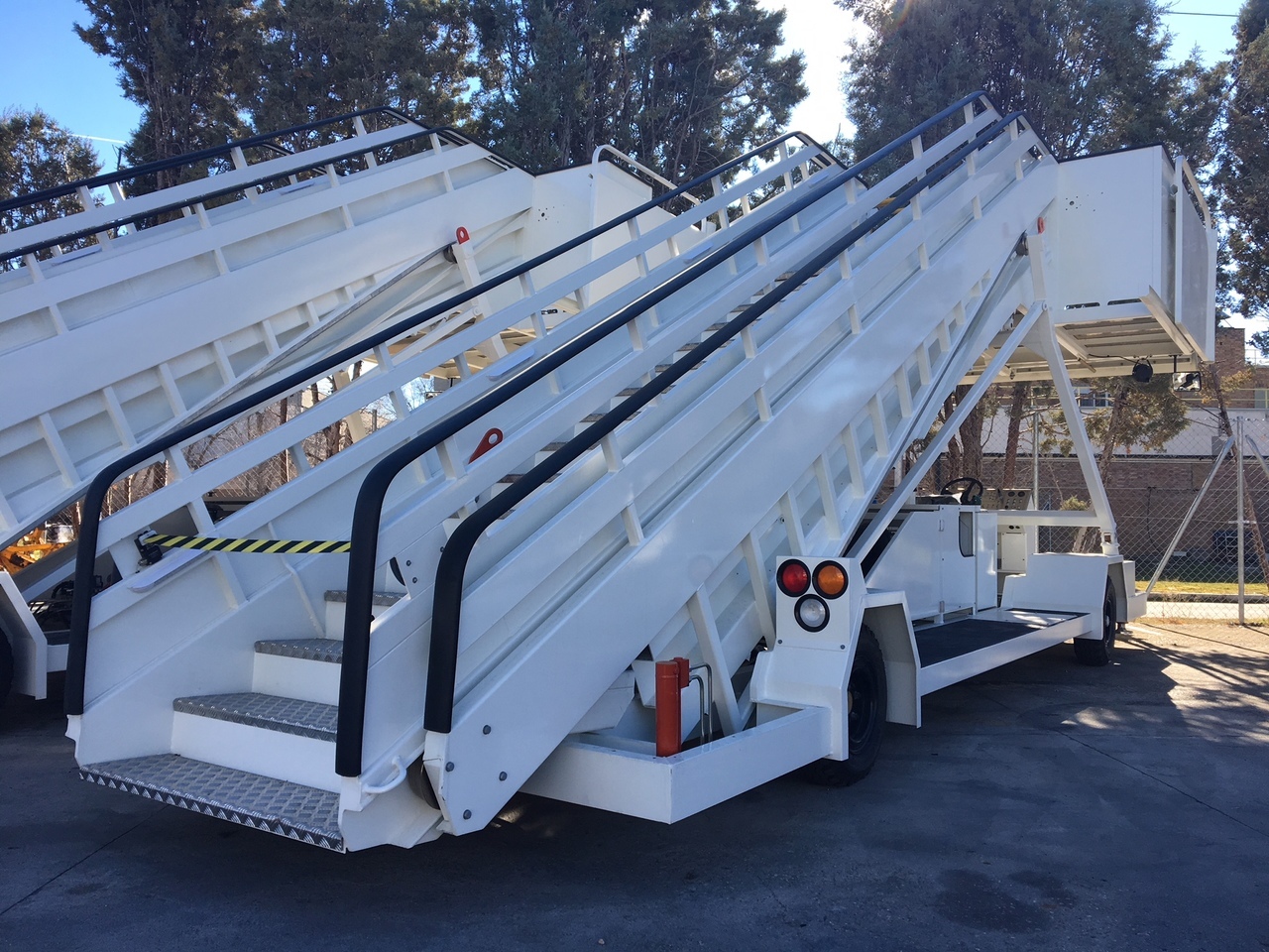 JBT Passenger Stairs Smart Step - Potniške stopnice: slika 1 JBT Passenger Stairs Smart Step - Potniške stopnice: slika 1