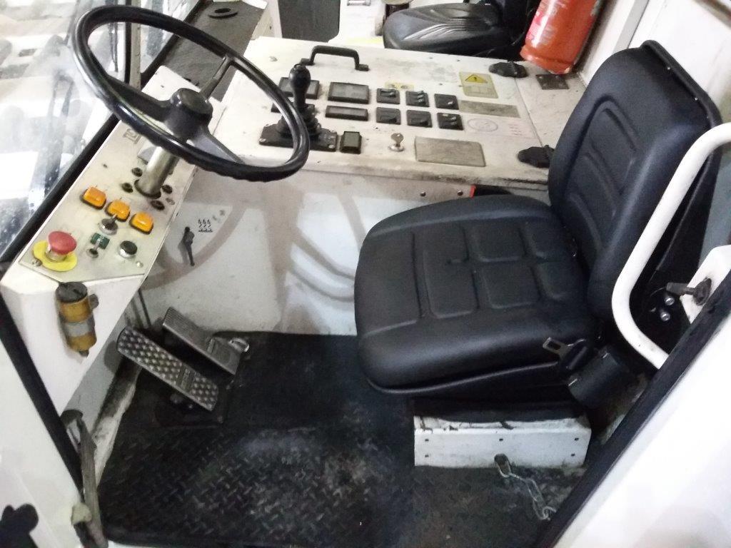 Pushback Tractor TLD TMX400-30 - Vozilo za vleko letal: slika 4 Pushback Tractor TLD TMX400-30 - Vozilo za vleko letal: slika 4