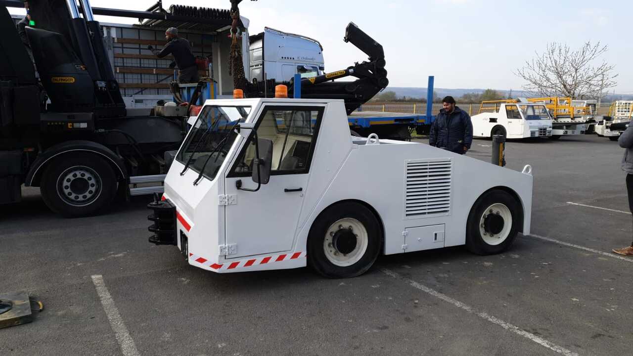 SOVAM K100 - Vozilo za vleko letal: slika 2 SOVAM K100 - Vozilo za vleko letal: slika 2
