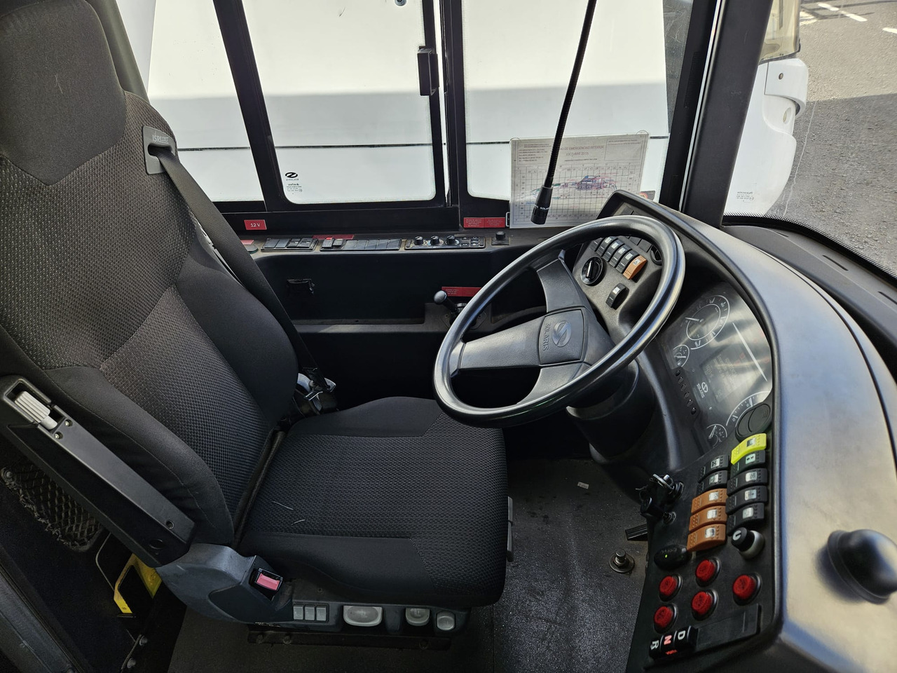 Letališki avtobus Solaris Urbino 15: slika 12