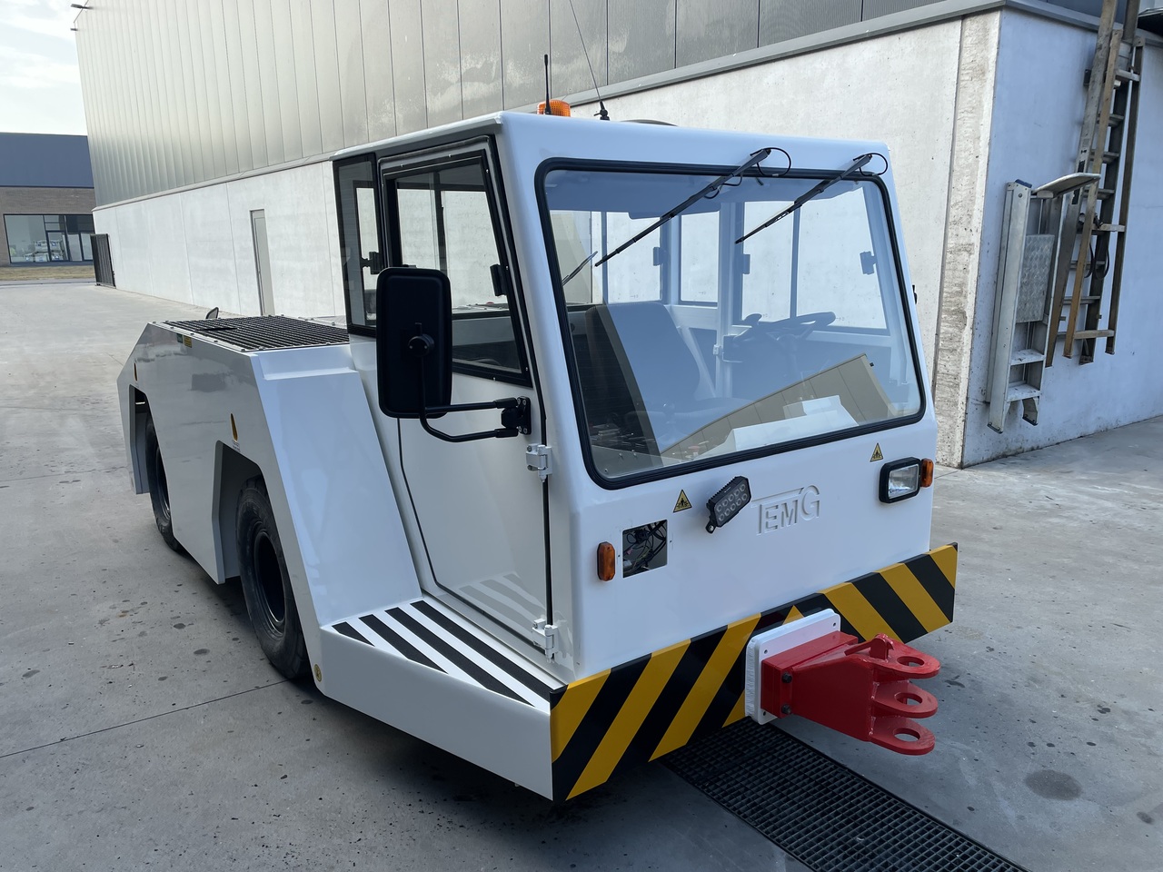 TEMG TG5012 - Vozilo za vleko letal: slika 2 TEMG TG5012 - Vozilo za vleko letal: slika 2