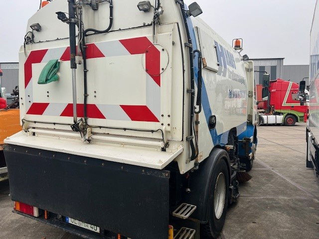 DAF 65 FA65.180 CF - Vozilo za pometanje: slika 2 DAF 65 FA65.180 CF - Vozilo za pometanje: slika 2