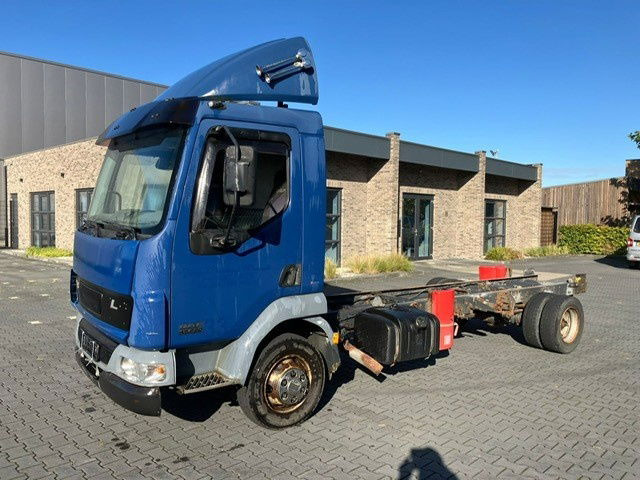 DAF LF 220 FA45.220 LF - Tovornjak-šasija: slika 1 DAF LF 220 FA45.220 LF - Tovornjak-šasija: slika 1