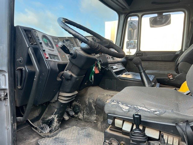 Tovornjak-šasija MAN 26.364 6x2: slika 6