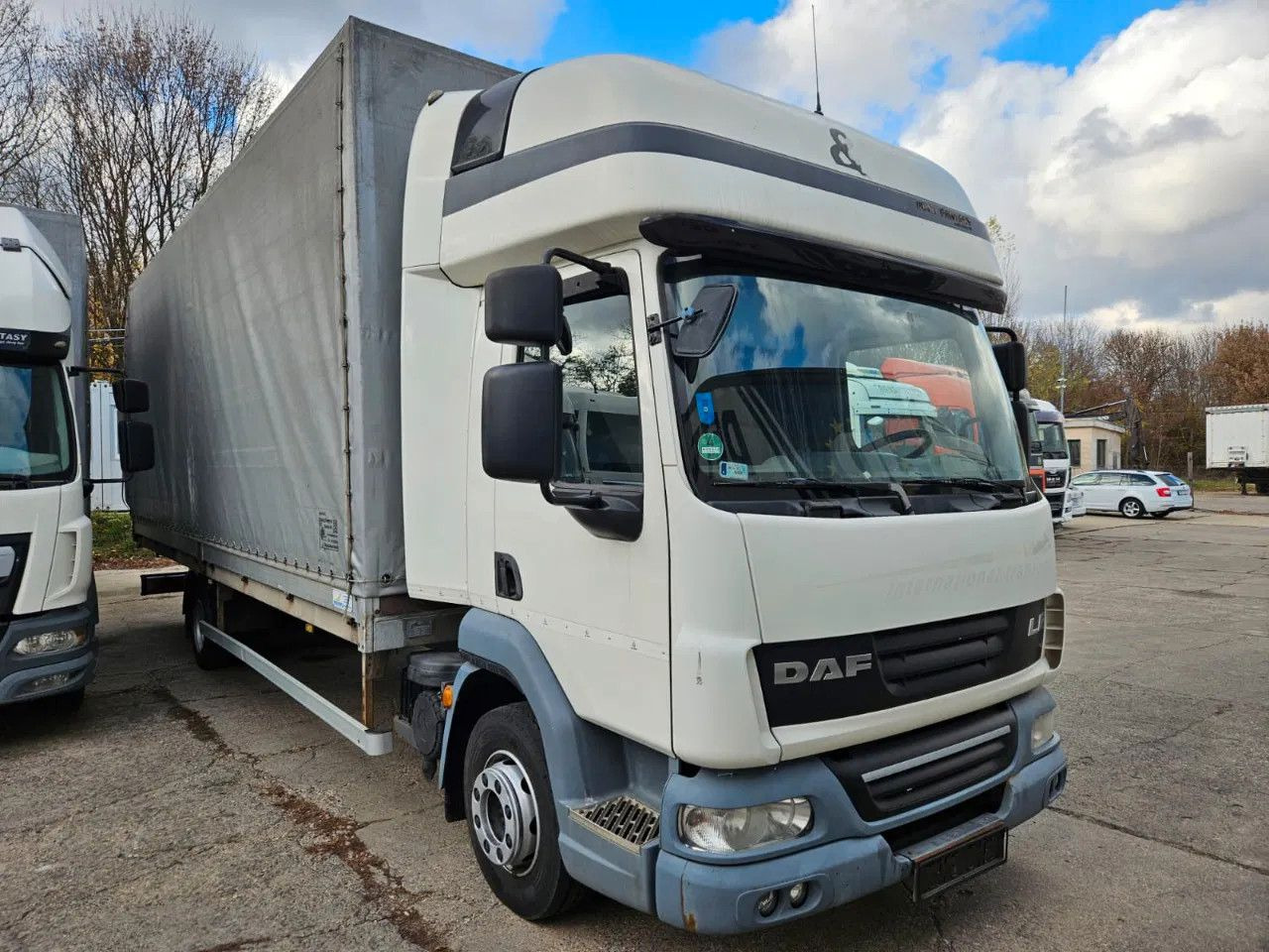 DAF LF 45.210 12t Euro5 EEV - Tovornjak s ponjavo: slika 2 DAF LF 45.210 12t Euro5 EEV - Tovornjak s ponjavo: slika 2
