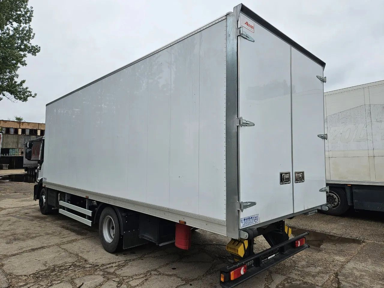 Iveco EuroCargo 120 - 210 BOX 12t Only 7554 km - Tovornjak zabojnik: slika 4 Iveco EuroCargo 120 - 210 BOX 12t Only 7554 km - Tovornjak zabojnik: slika 4