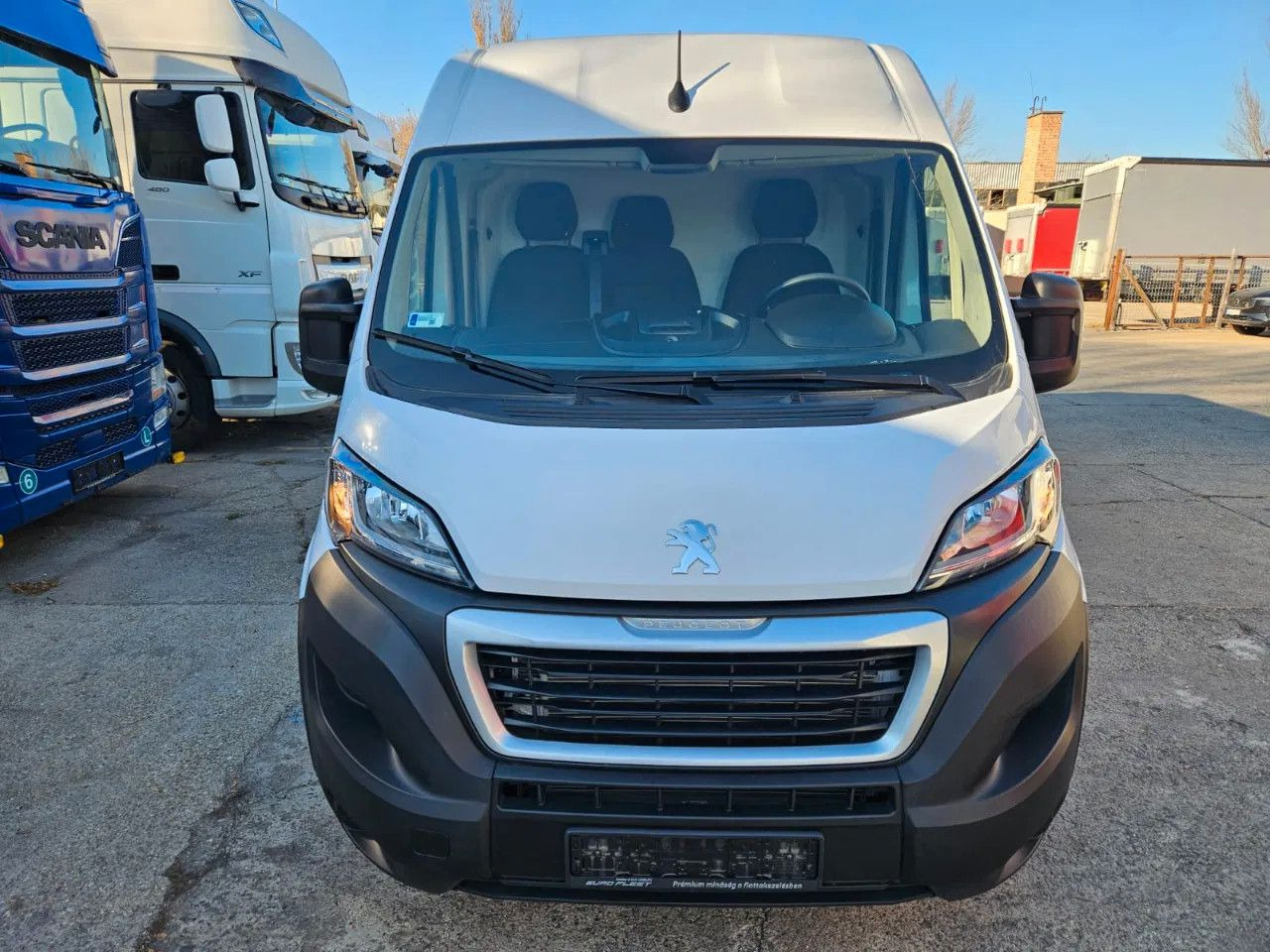 Peugeot Boxer Box 2.2 Premium FT 350 L3H2 Camera 2 units - Dostavno vozilo z zabojnikom: slika 5 Peugeot Boxer Box 2.2 Premium FT 350 L3H2 Camera 2 units - Dostavno vozilo z zabojnikom: slika 5
