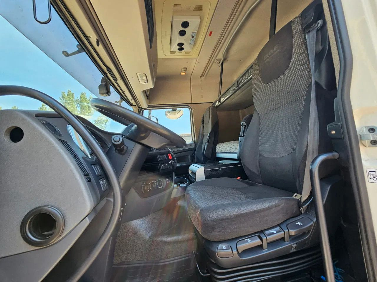 DAF XF 460 Space Cab Standklima 1 units - Vlačilec: slika 5 DAF XF 460 Space Cab Standklima 1 units - Vlačilec: slika 5