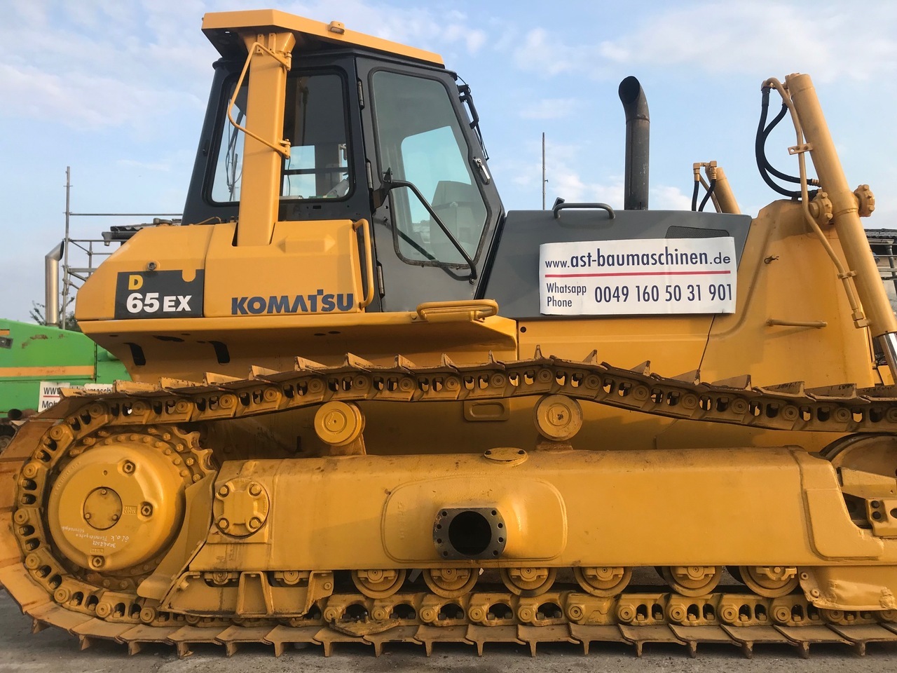 KOMATSU D65EX-12 mit Ripperventil - Buldožer: slika 1 KOMATSU D65EX-12 mit Ripperventil - Buldožer: slika 1